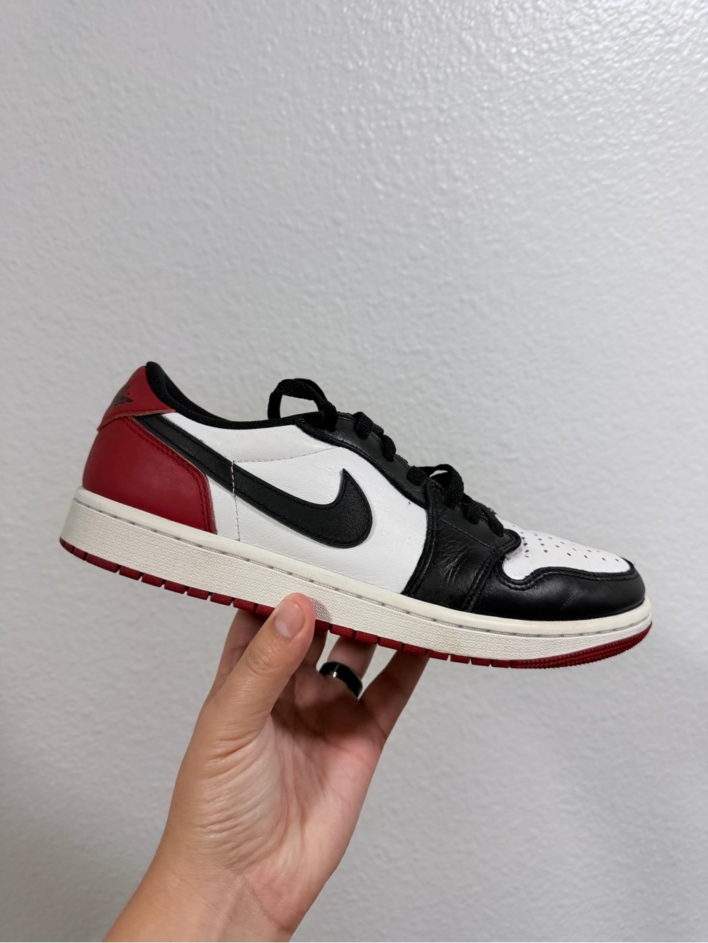 Jordan retro 1 low black toe